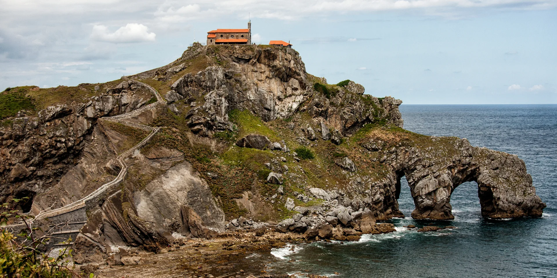 Gaztelugatxe desde Bilbao sin coche, en autobús y andando